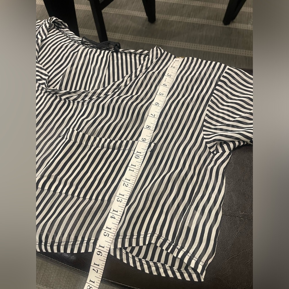 Reformation 100% silk striped cropped blouse with front oversized pocket M - Picture 6 of 7